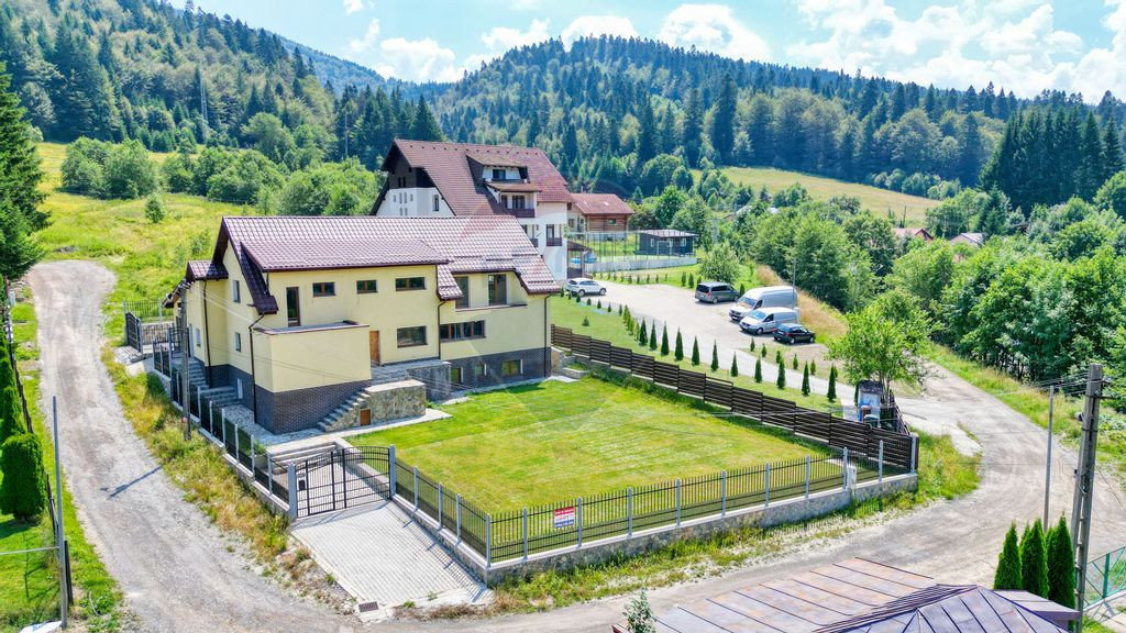 Casă / Vilă cu 6 camere de vânzare în Predeal