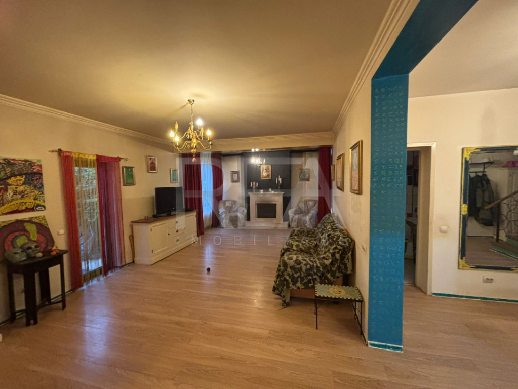 Vila spatioasa | 3 niveluri | Zona rezidentiala linistita