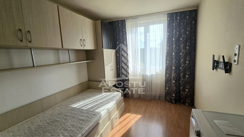 Garsoniera la etaj intermediar, situata in zona Take Ionescu