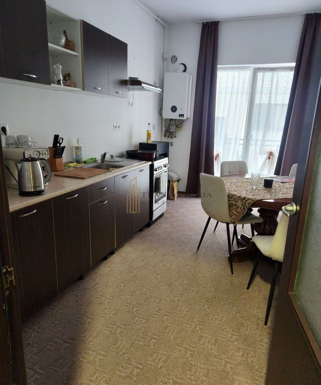 Garsonieră modernă, mobilată și utilată, cu grădin?...