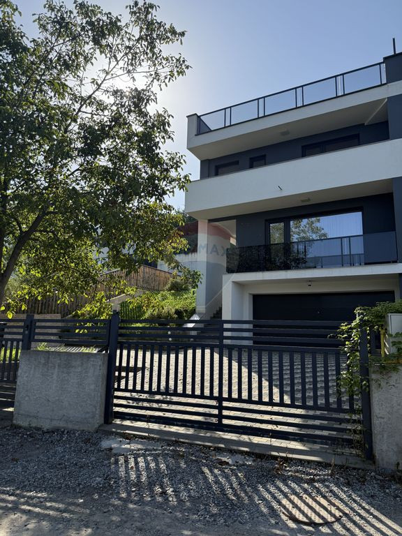 Casă / Vilă cu 4 camere de închiriat