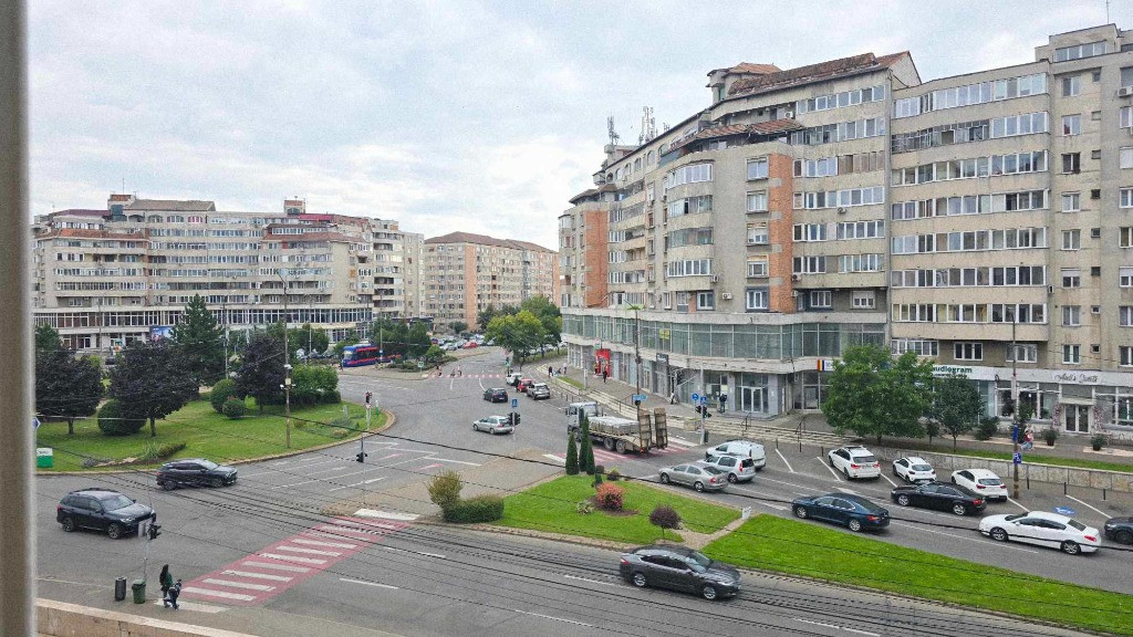 Apartament 4 camere de închiriat, Blvd. Dacia