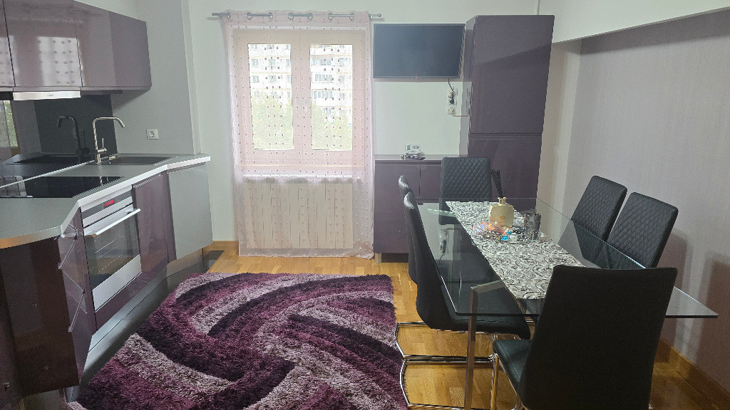 Inchiriez apartament 2 camere decomandat in Deva, zona Spital, et 3