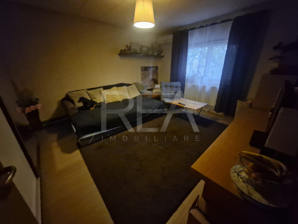 Apartament cu 3 camere la 12 minute de mers pe jos de metrou