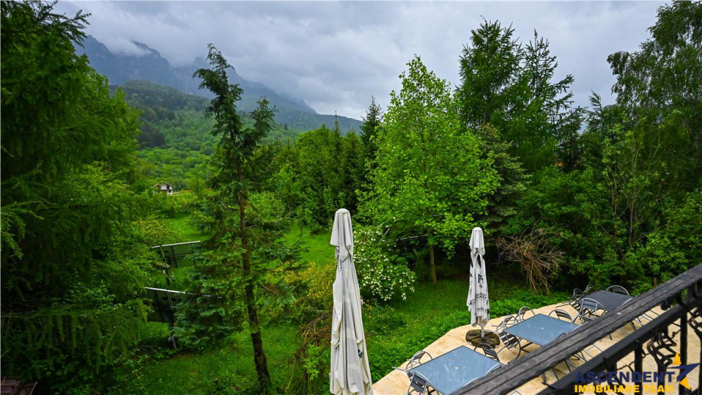 In cartea de povesti a Pietrei Craiului, ansamblu turistic f