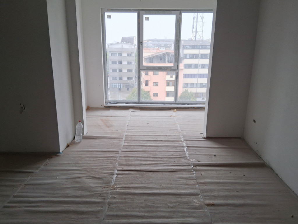 Apartament 3 camere, 2 bai, 90 mp, zona Promenada