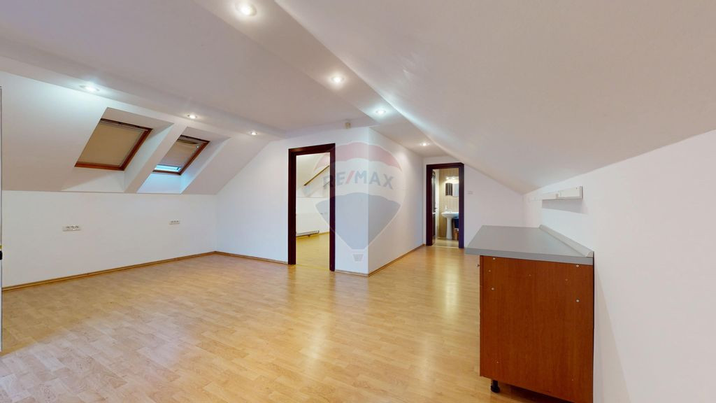 Spațiu pentru birou sau activitate ușoară – 2 camere...