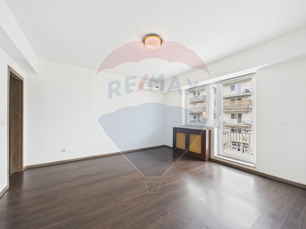 Apartament cu 3 camere de vânzare in Berceni +loc de par...