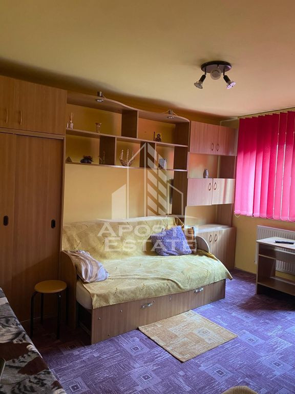 Inchiriez garsoniera complex