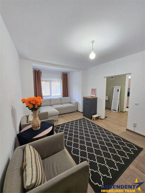 Pet friendly!Locuinta renovata,3 camere mansarda,curte cu