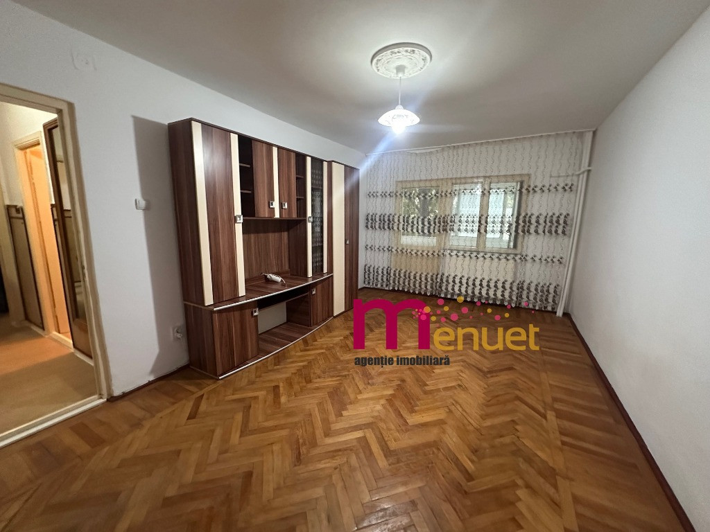 Apartament 3 camere,zona Peco