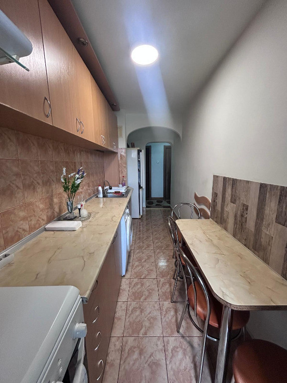 Apartament de inchiriat de 3 camere decomandat !!!