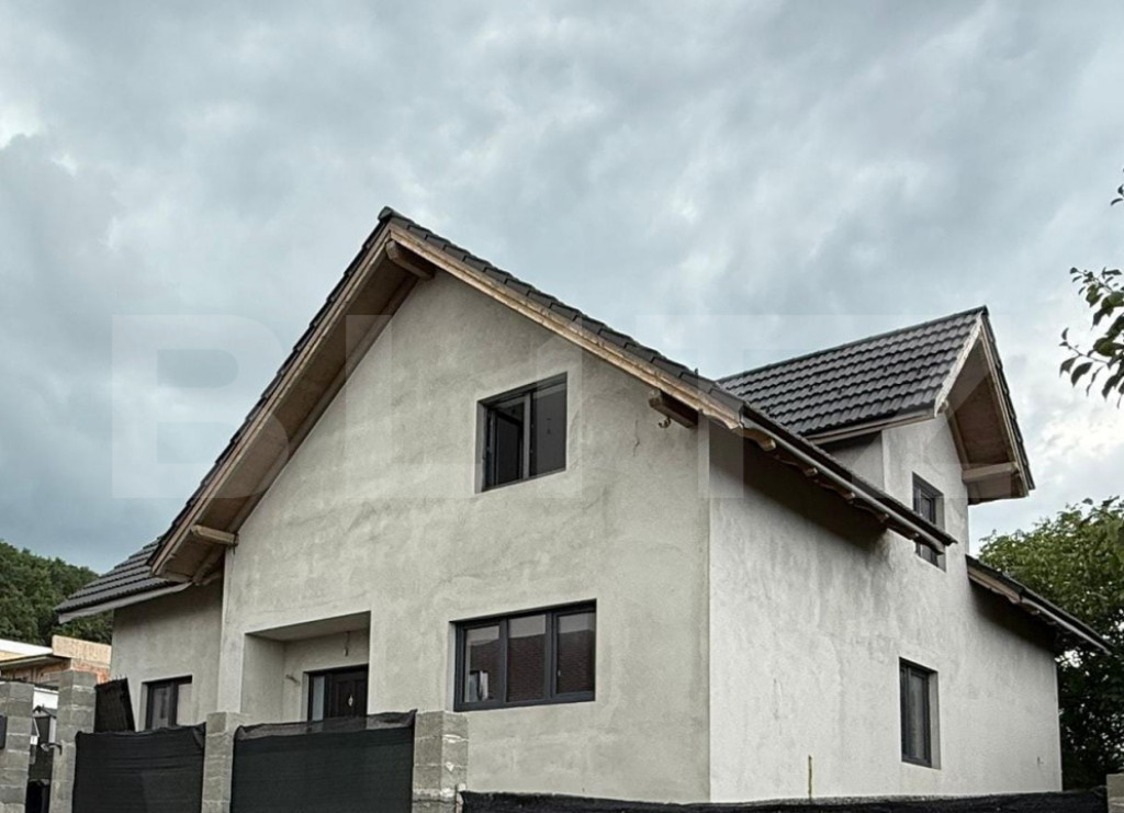 Vilă D+P+M cu teren generos și vedere panoramică spre pă