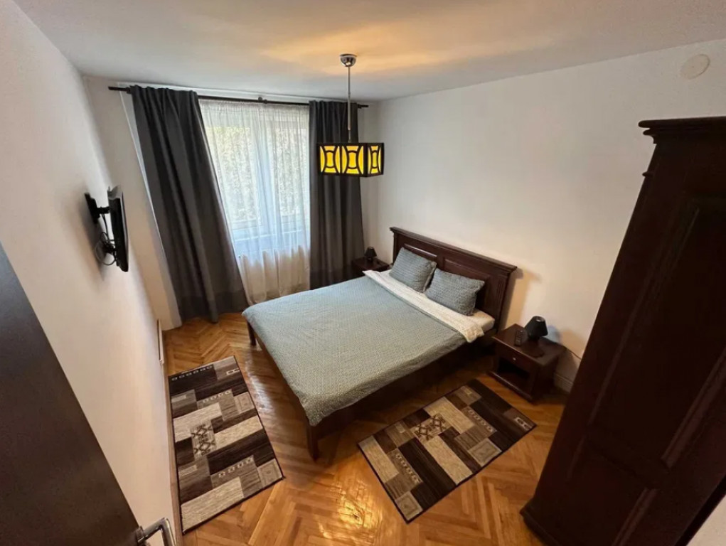 Apartament 2 camere, semidecomandat - zona Vlahuta