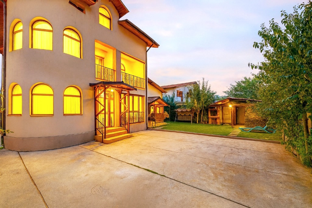 Casa-Vila Individuala Domnesti, Central, 270mp, teren 402mp, 8 camere