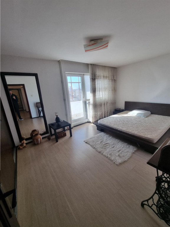 Apartament 3 cam renovat et 3 din 4 zona F-uri