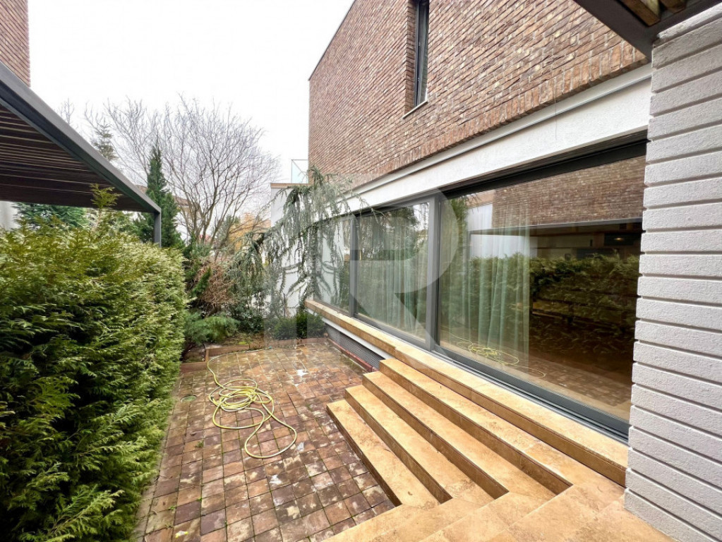 Stunning Villa_First rental after reno