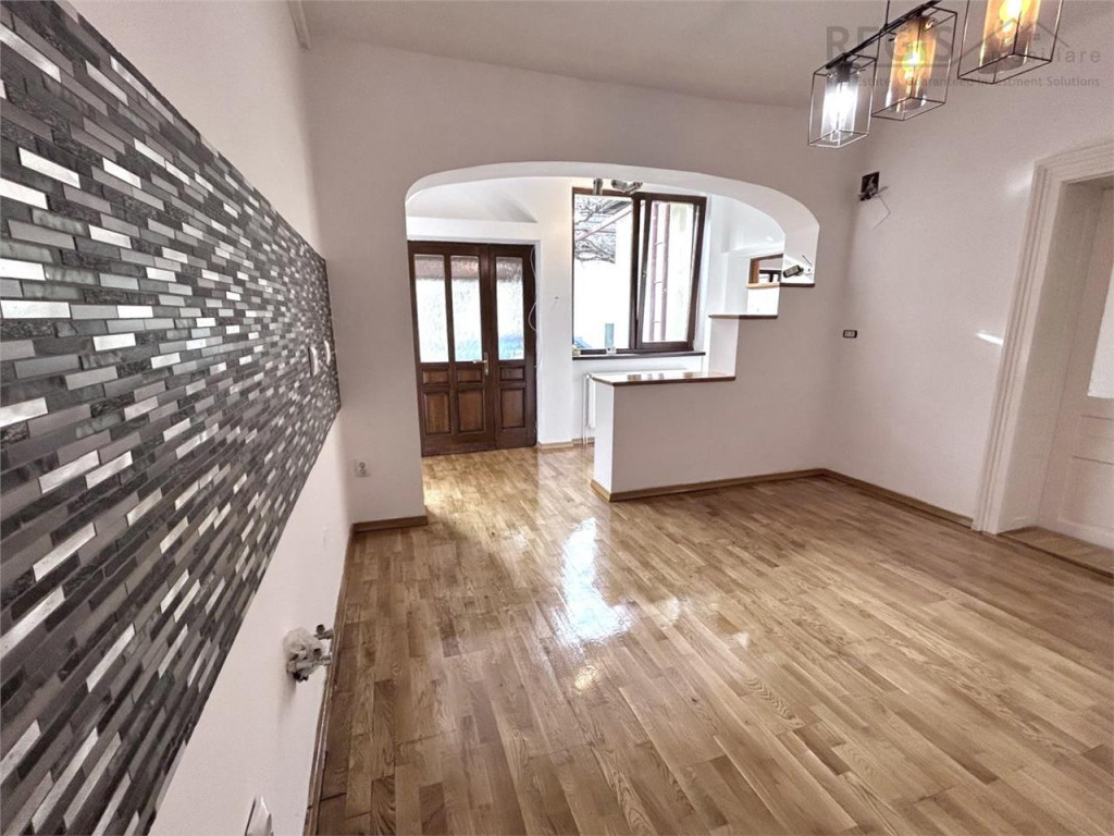 OFERTA Chirie vila impecabila langa Roata Norocului