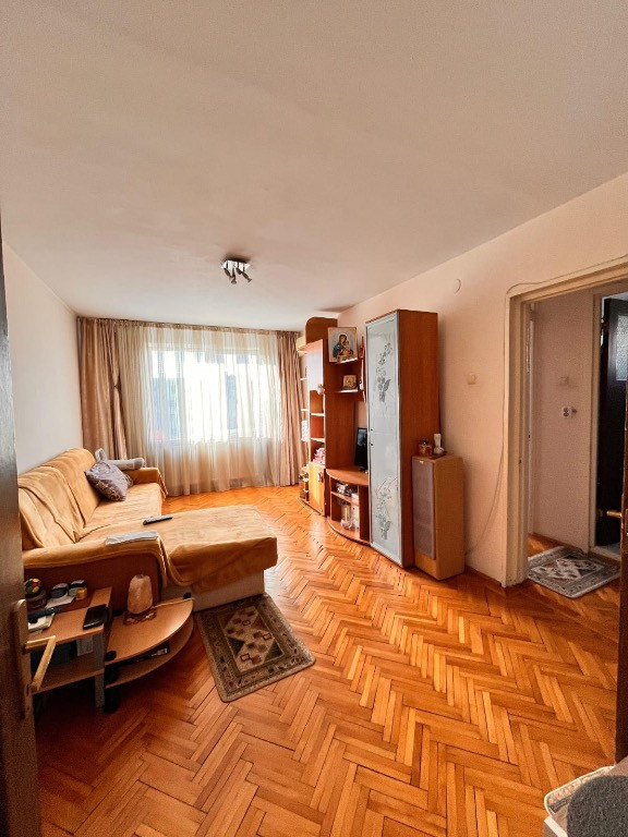 Apartament 3 camere, 68 mp, 2 băi, bloc reabilitat Apărătorii Patriei