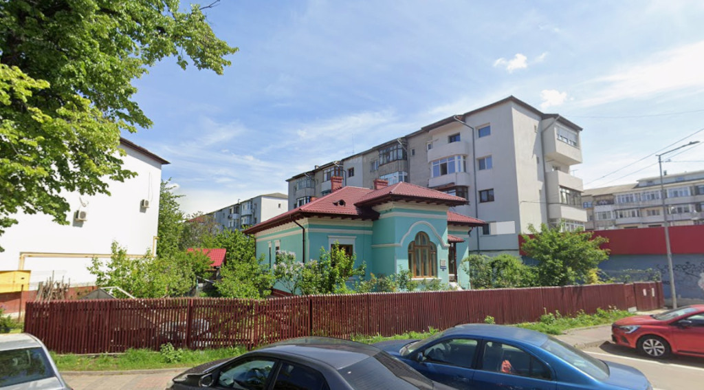 Casa ultracentral vis-a-vis de spitalul matern Botosani