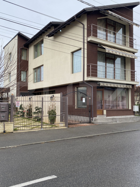 Casa de vanzare, 295 mp, zona Central