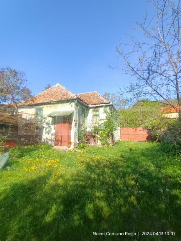 Casă de vânzare în Nucet, județul Sibiu – locație pit