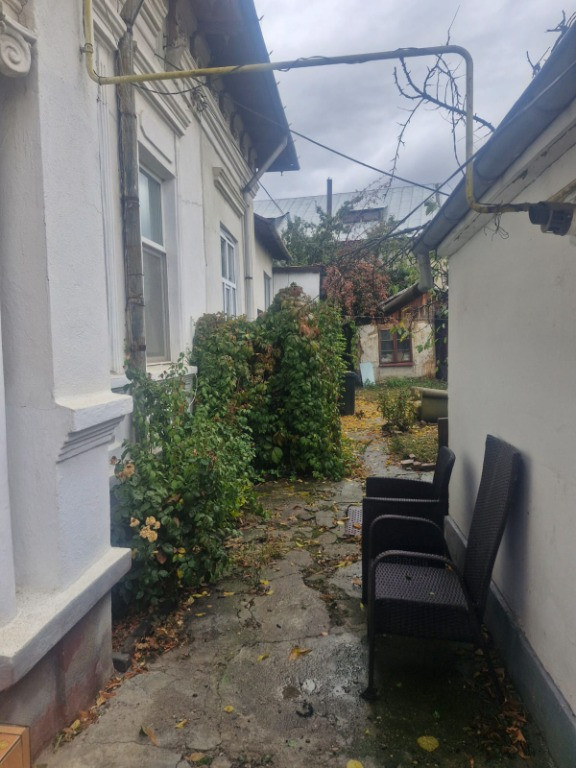 Casa interbelica zona semicentrala Buzau