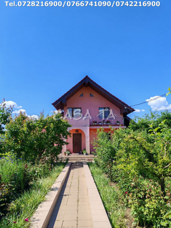 Casa situata în Samarinesti, sat Valea Bisericii