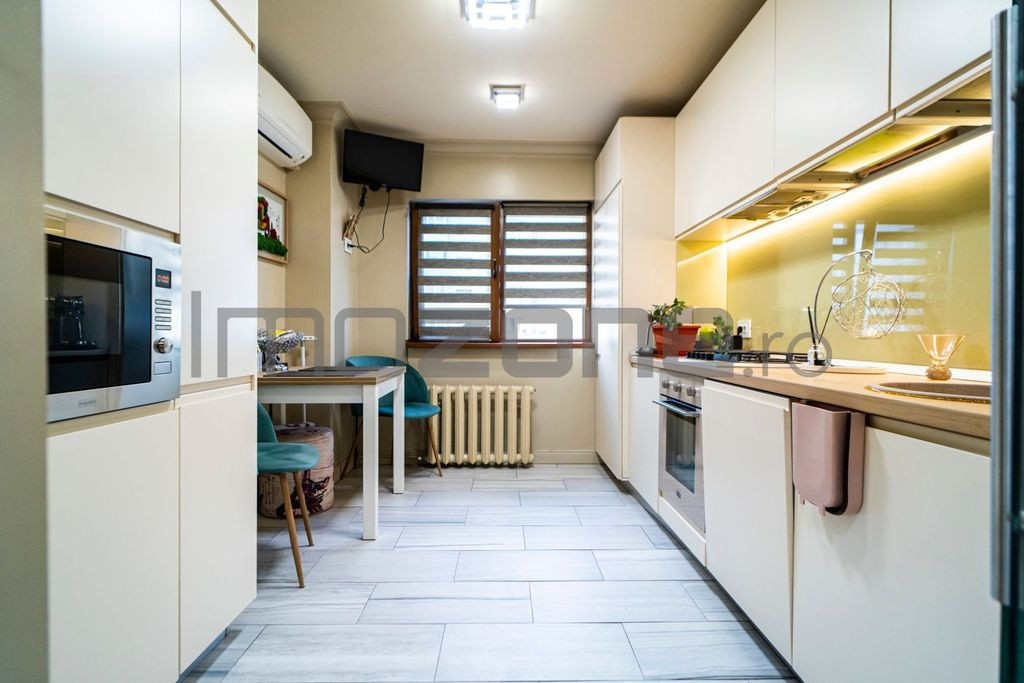 Lizeanu, 4 camere, bloc stradal reabilitat, mobilat, util...