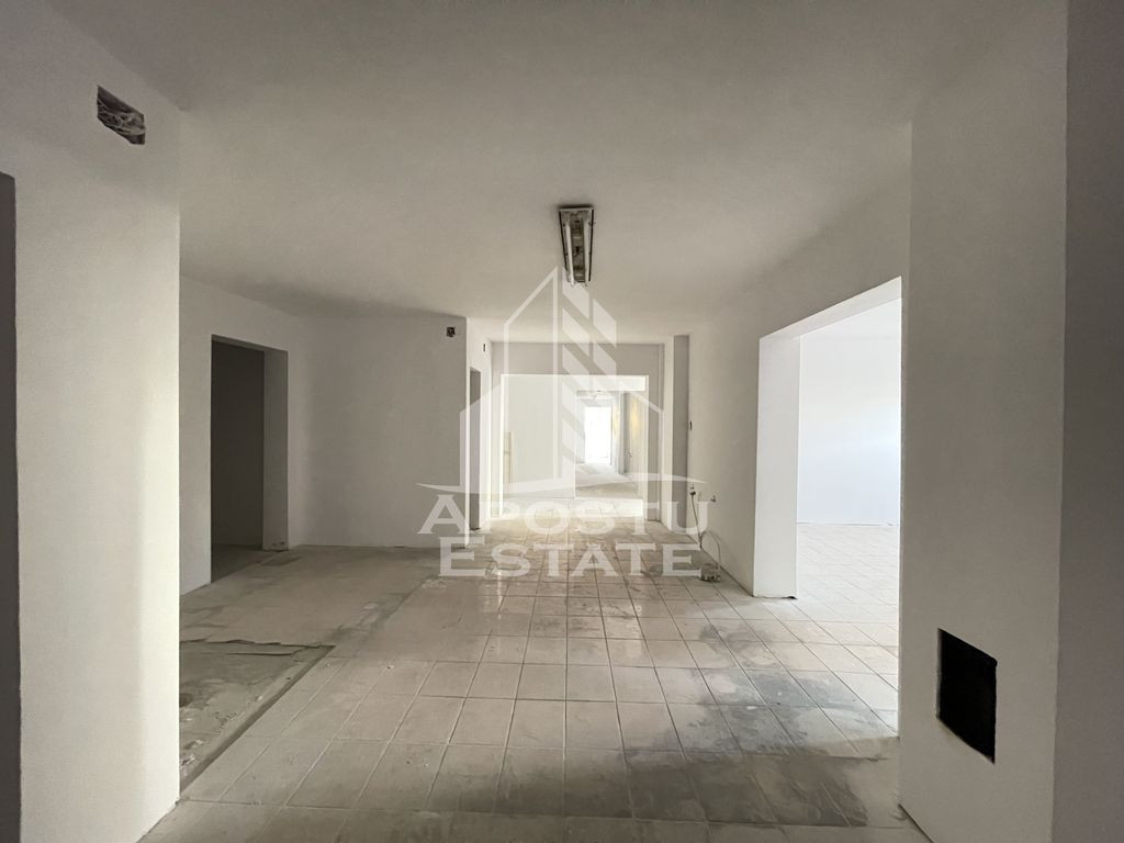 Spatiu comercial, 330 mp utili, Complexul Studentesc