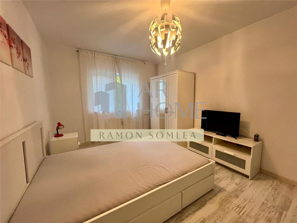 Garsoniera proaspat renovata, zona 9 mai , Ploiesti