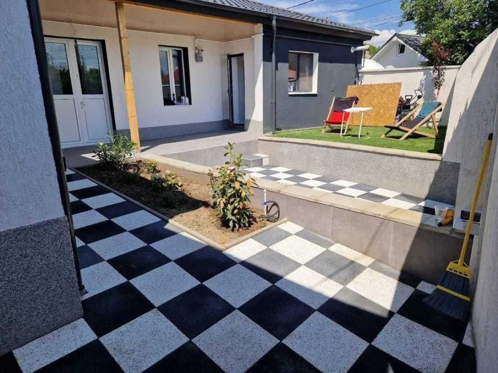 Casa complet renovata – ideala pentru locuinta, birouri...