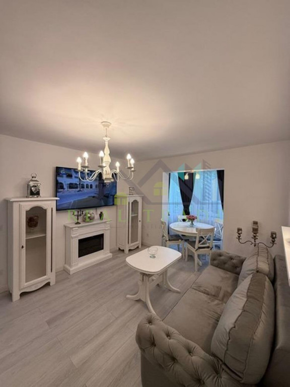 Apartament 3 camere etaj intermediar Centrul Civic