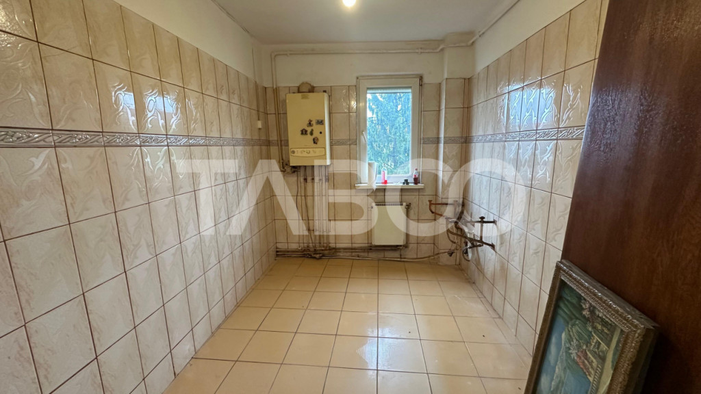 Apartament cu balcon 2 camere si pivnita zona Mihai Viteazul
