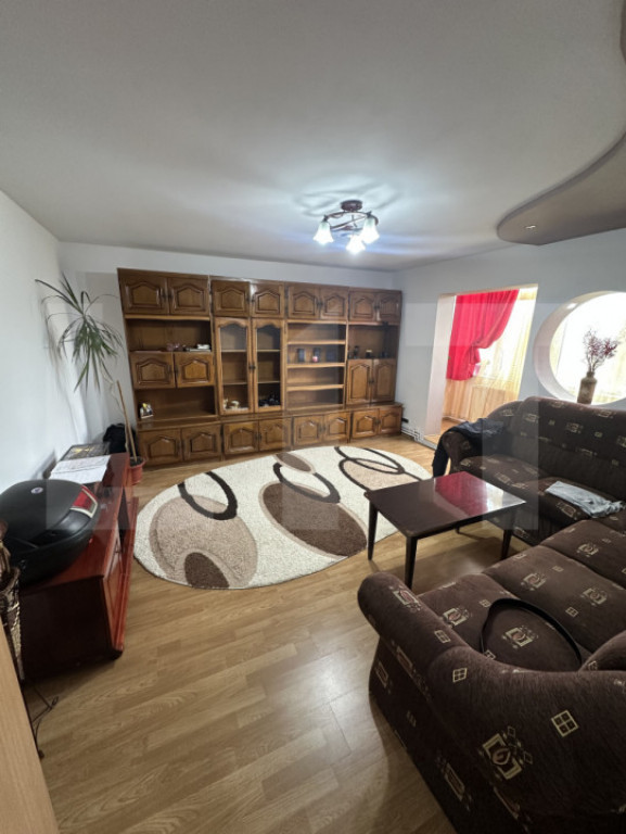 Apartament spațios cu 3 camere, complet renovat și excelen