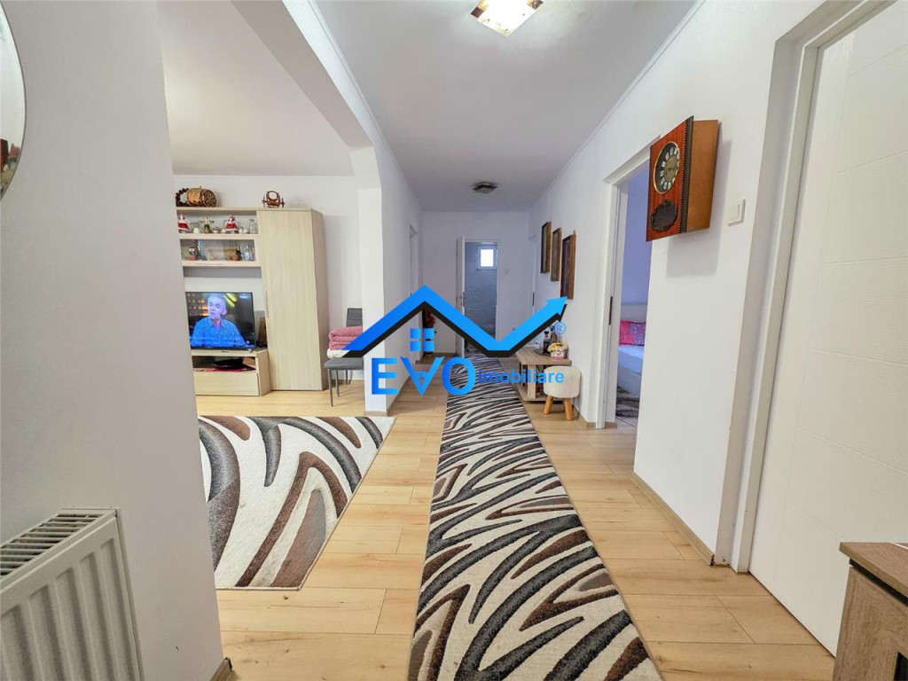 Casa de inchiriat, 2 dormitoare , curte 500 mp , Uricani-Mir