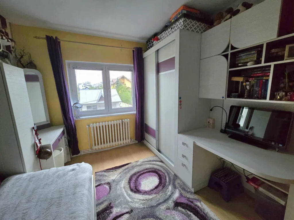 Apartament cu 3 Camere Decomandate - Etaj 1 Zona Obcini