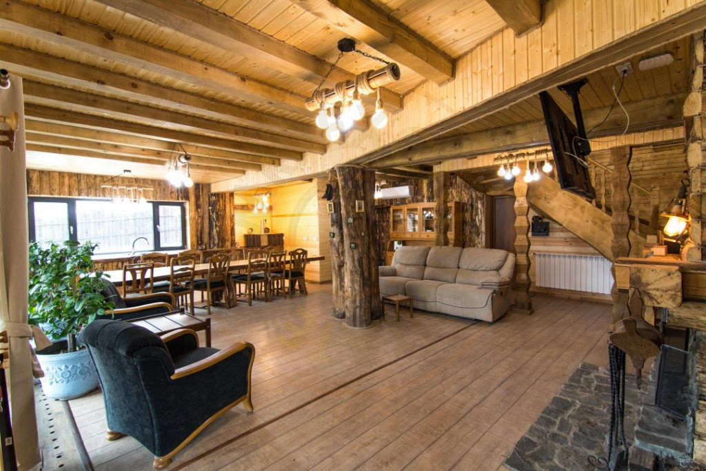 Casa de vacanta sau rezidentiala cu lac si ciubar Nucsoara-A