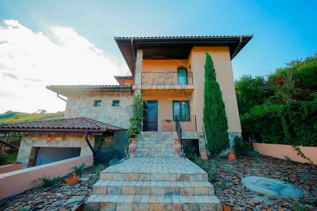 Casă / Vilă cu 5 camere de vânzare în zona Dealuri Or...