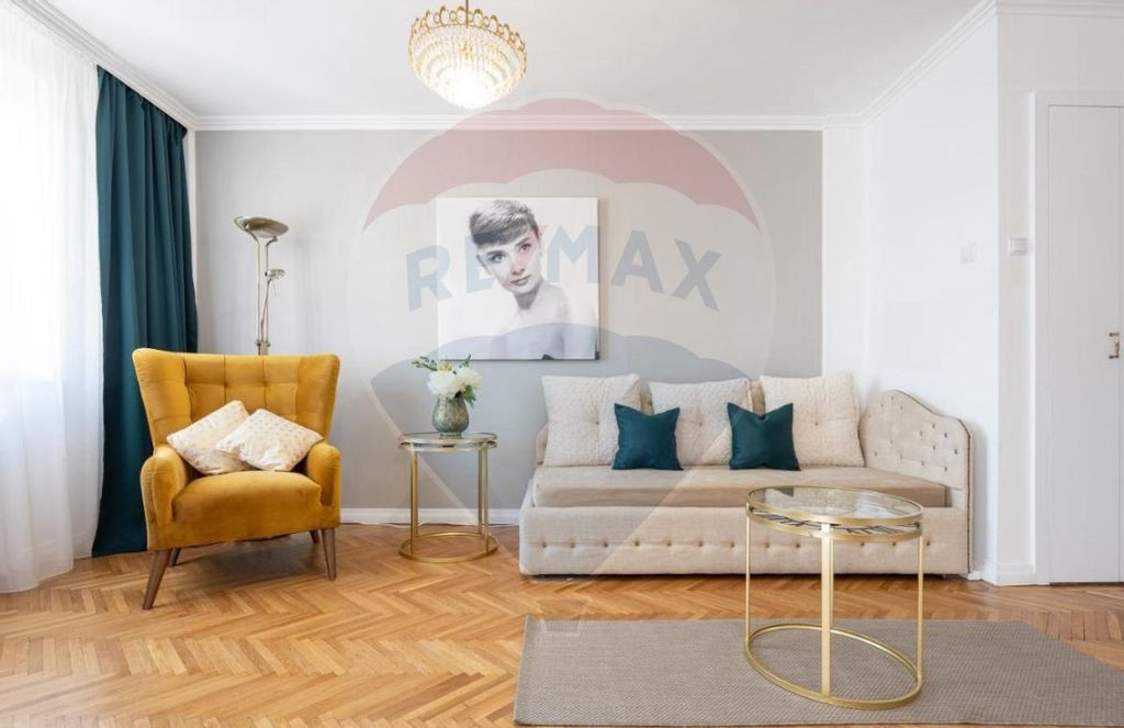 De închiriat Apartament cu 4 camere Ultracentral, Parcul...