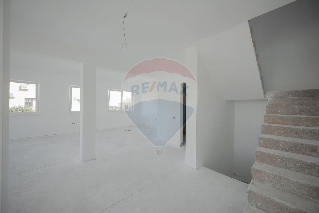 Casă nouă cu 3 Dormitoare, de Vânzare, zona Ioșia