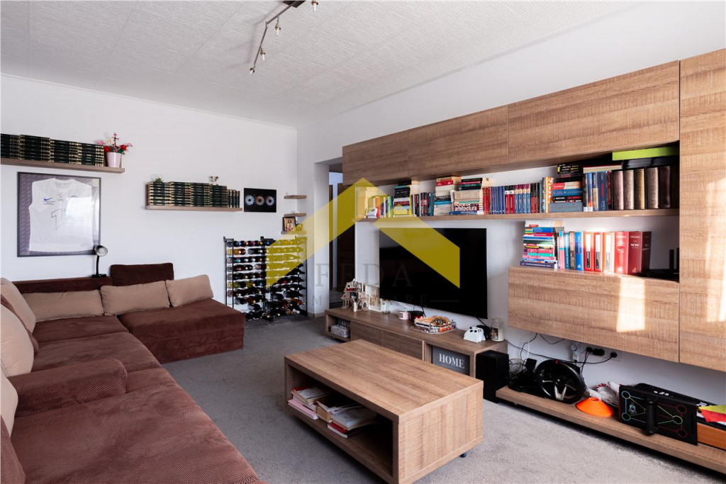 Apartament 3 camere de zona Micalaca