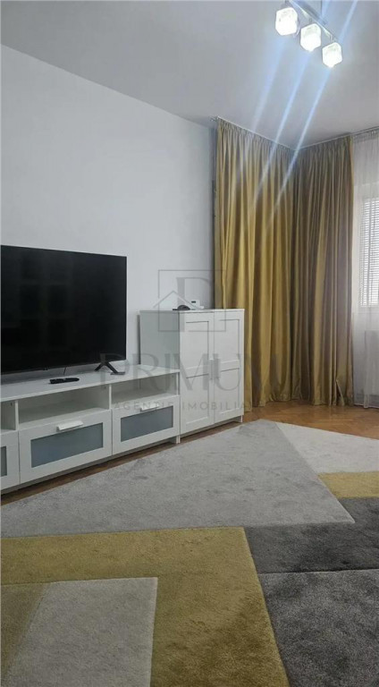 LIPOVEI - 3 CAM - DECOMANDAT - 2 BAI - CENTRALA - RENOVAT/UT