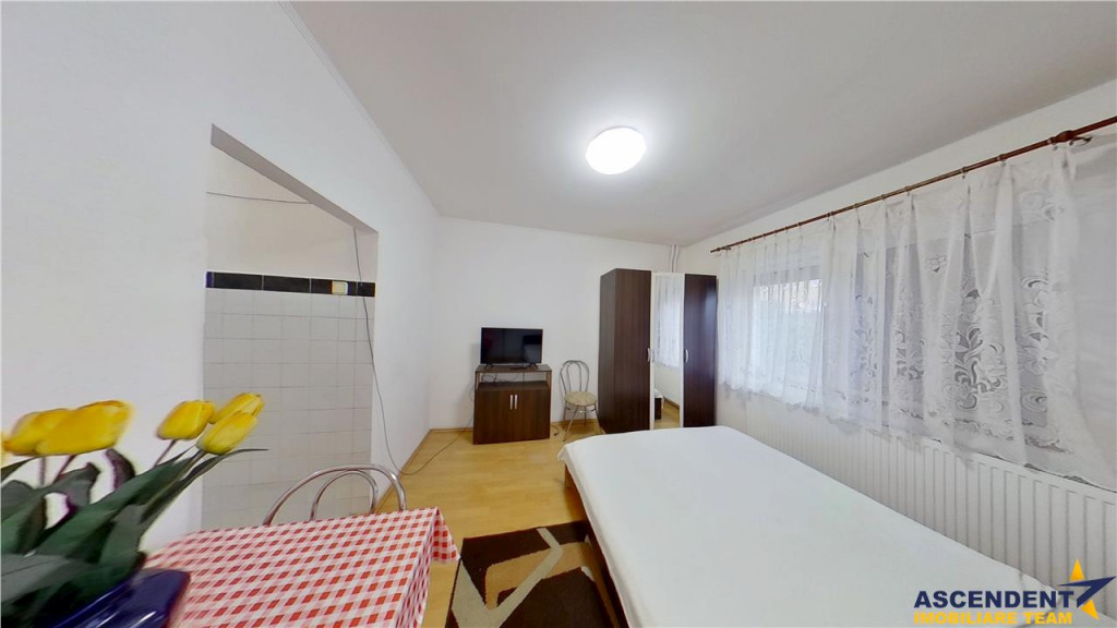 TUR 3D! Garsoniera practica,Central: vis-a-vis de Universita