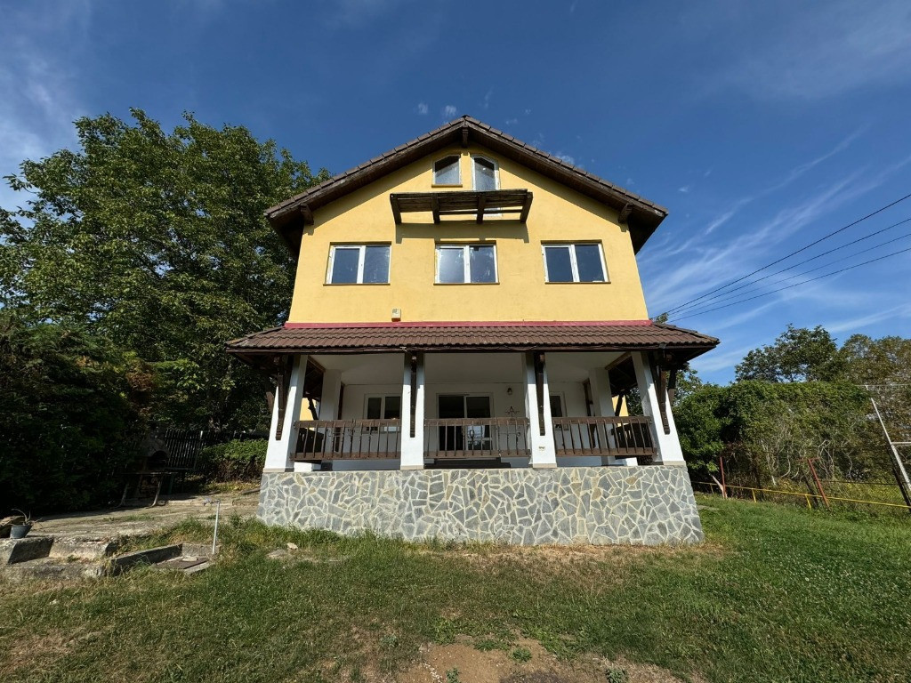 Casa in Săcele, poziționată într-o zona linistita