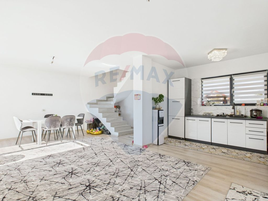 Duplex 85 mp utili, curte 200 mp – vedere la lac și p?...