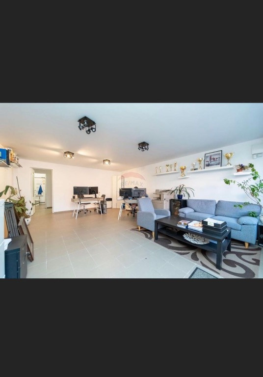 Spatiu comercial/apartament 2 camere,pe Calea Feldioarei