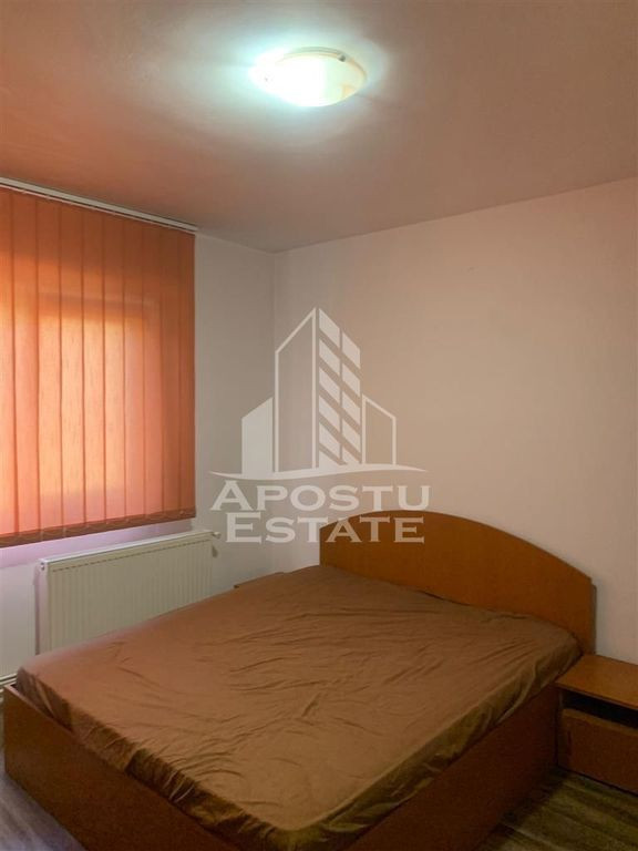 Apartament cu 3 camere, 2 bai, decomandat, etajul 2, cent...