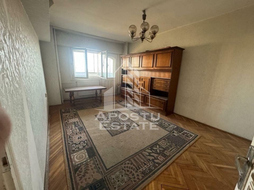 Apartament cu 3 camere, decomandat, etaj intermediar, zon...