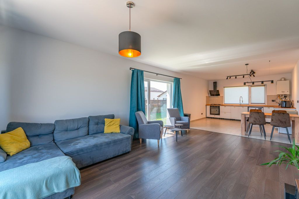 Casă Individuală de Închiriat, Încălzire în Pardose...